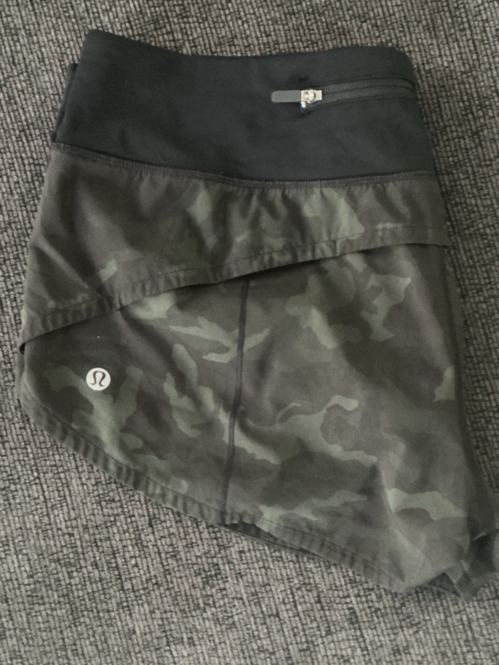 Lululemon sz 8 Speed Up Short Incognito Camo Gator Green/ Black First Release